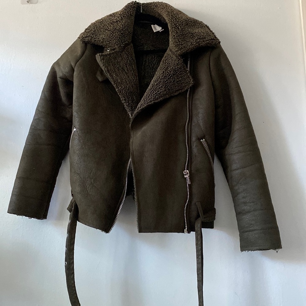 Urban outfitters- Glamorous